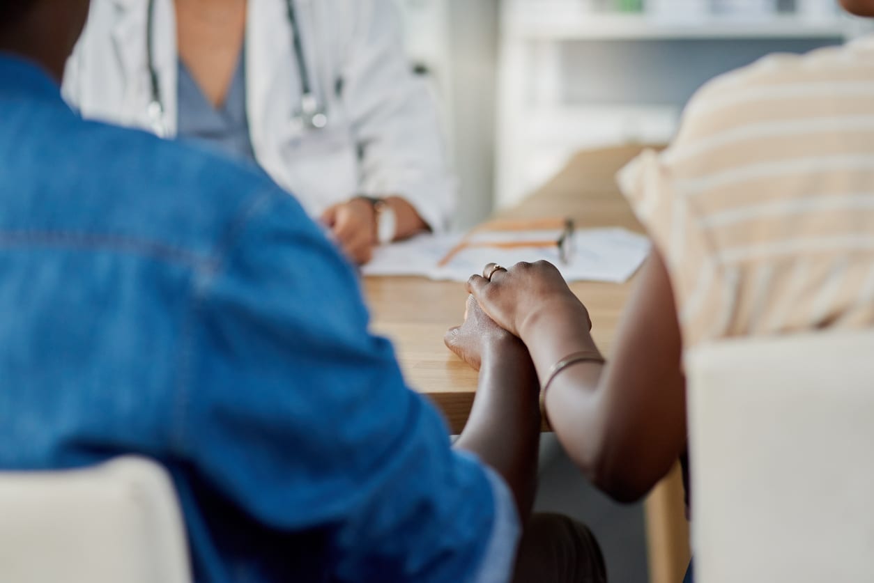pregnancy-testing Couple waiting for pregnancy test results